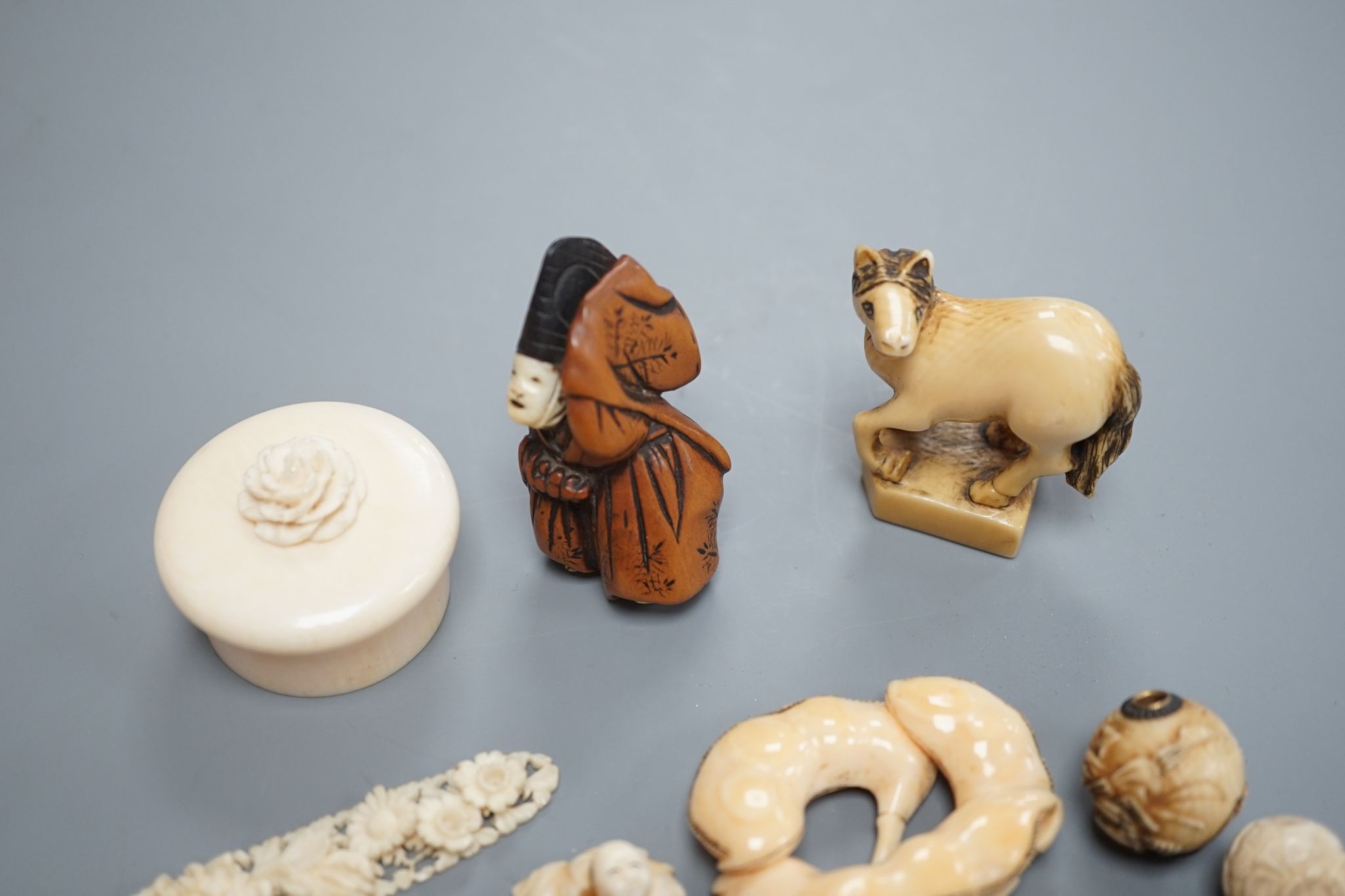 A group of 19th/early 20th century ivory ojime beads and netsuke (14)